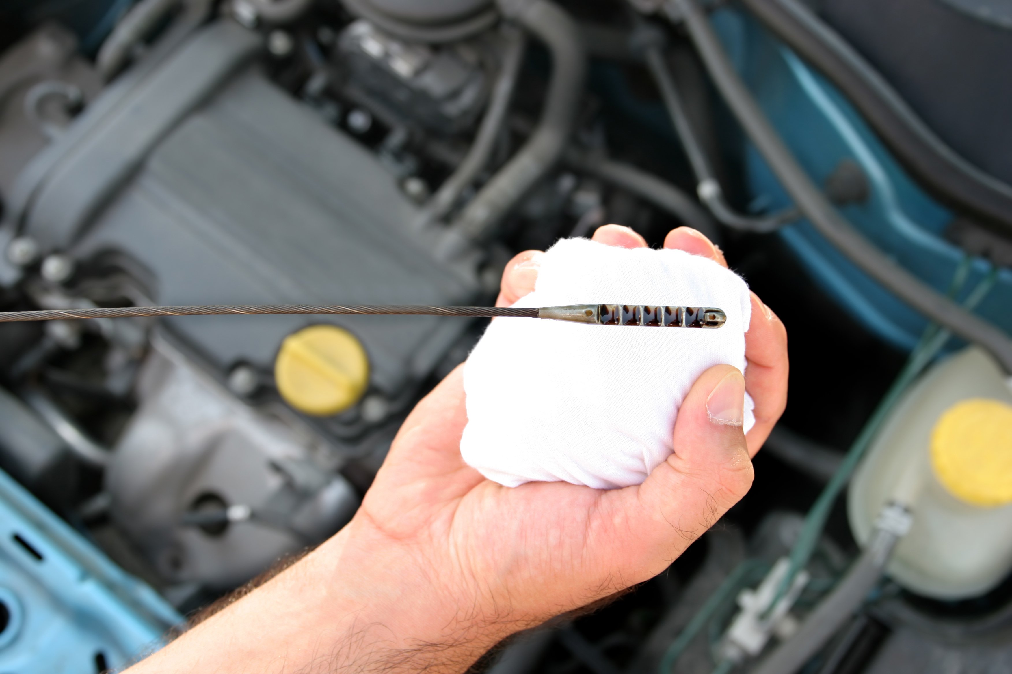 wipe-oil-off-dipstick